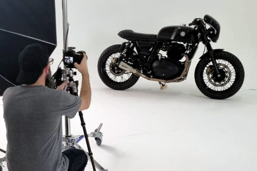 Shooting fotográfico de motos en el Estudio 1 de Fractal.